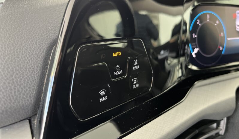 VW Golf VIII lleno